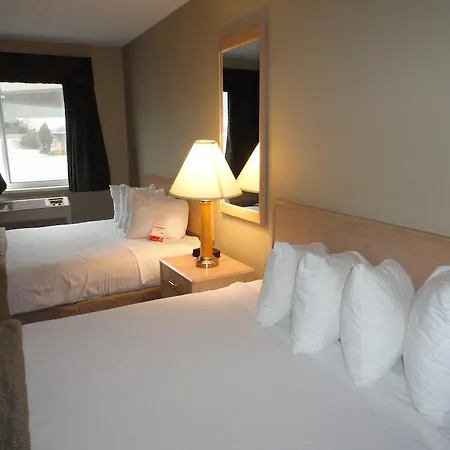 Super 8 By Wyndham West Kelowna Bc Exterior photo