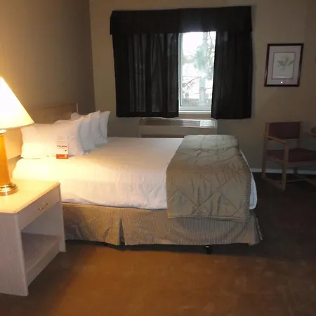 Super 8 By Wyndham West Kelowna Bc Room photo