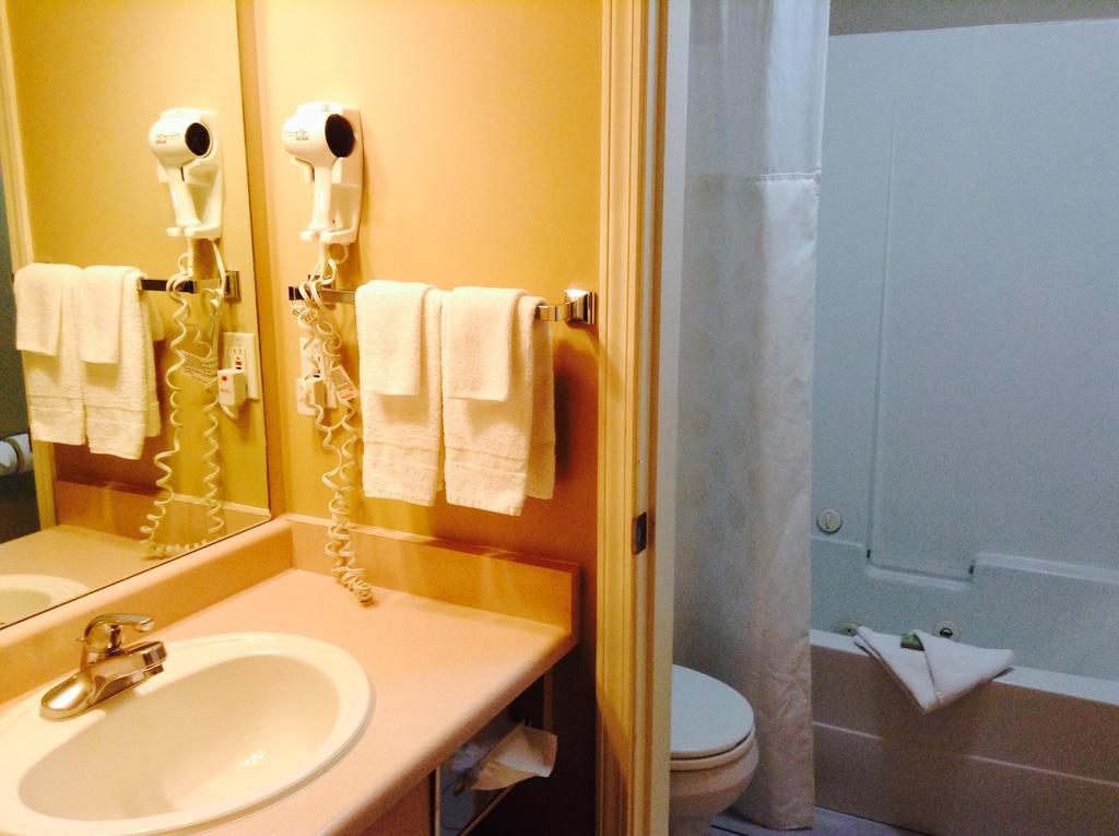 Super 8 By Wyndham Bc Hotel West Kelowna