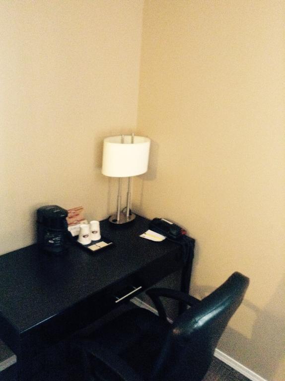 Super 8 By Wyndham Bc Hotel