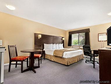 Super 8 By Wyndham Bc Hotel 3*