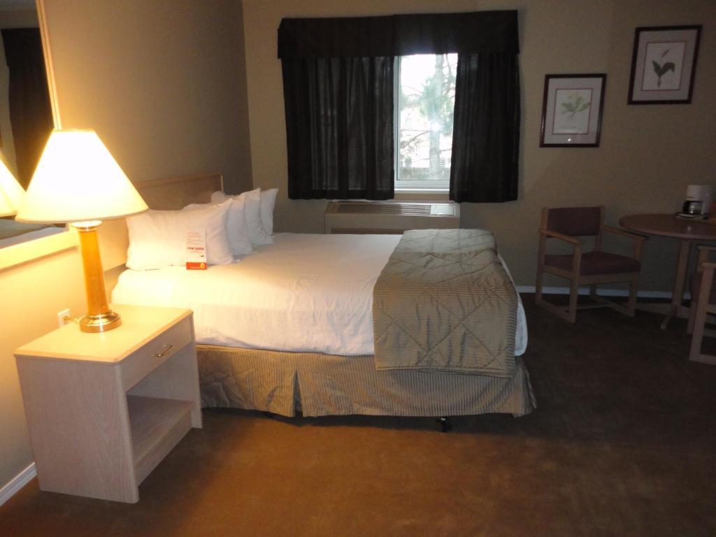 Super 8 By Wyndham Bc Hotel West Kelowna